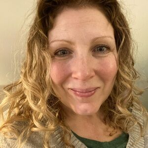 Meet your Posher, Maura